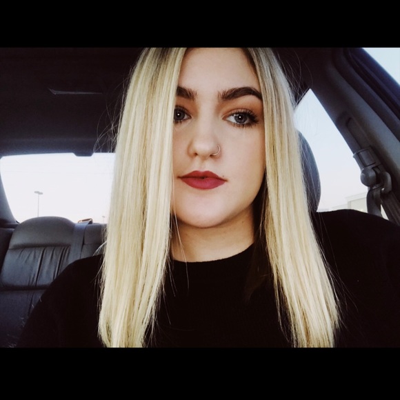 Meet your Posher, Emily - Picture 1 of 1